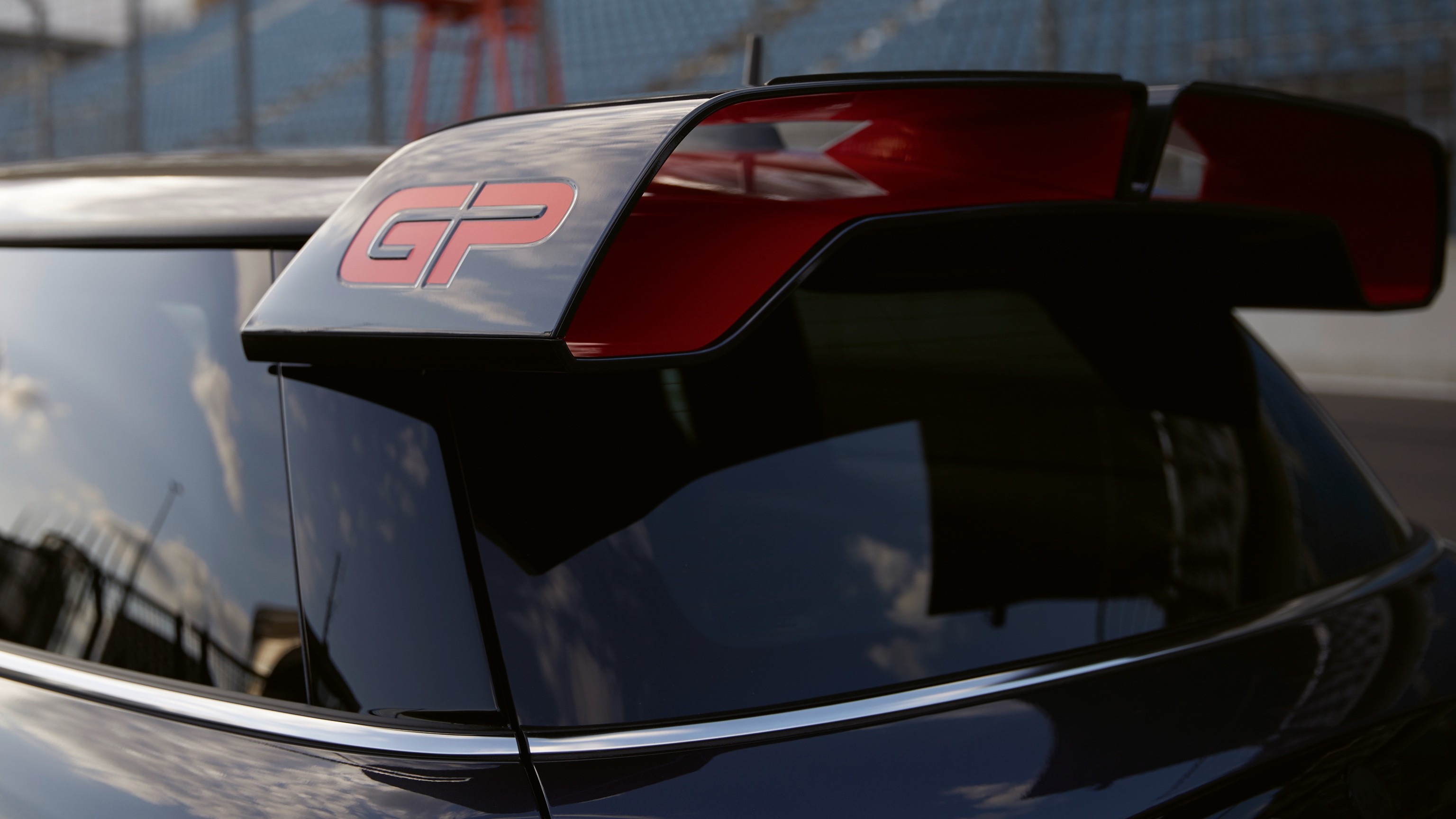 MINI John Cooper Works GP – спойлер на даху – сірий і червоний MINI John Cooper Works GP – спойлер на даху – сірий і червоний
